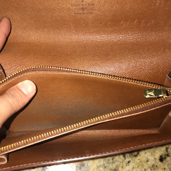 AUTHENTIC LV Sarah Wallet - Picture 8 of 8